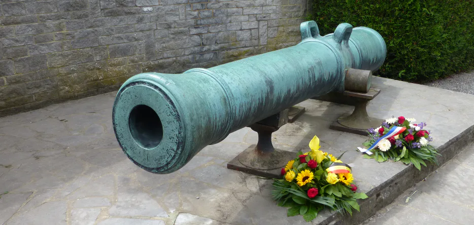 'Le Formidable' 48-pounder fortress cannon cast in Douai, exhibited in Ligny