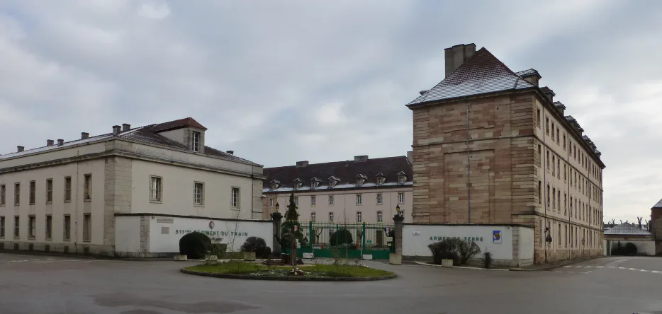 Place des Casernes à Auxonne