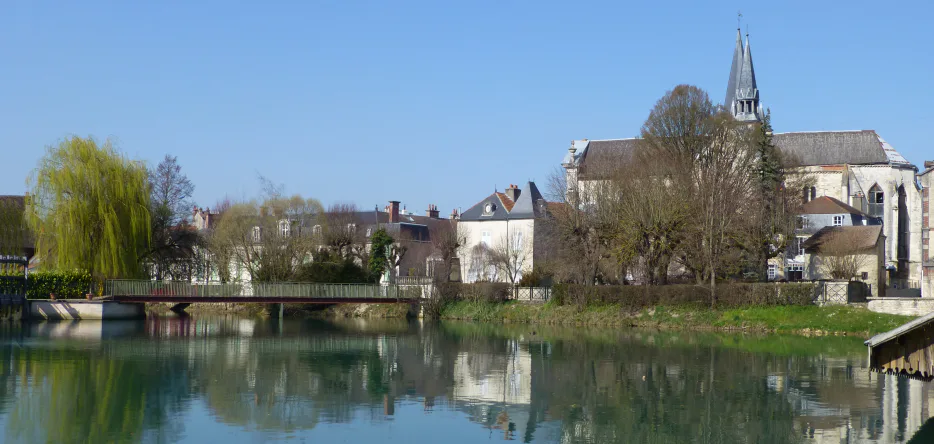 Bar-sur-Aube: les rives de l'Aube
