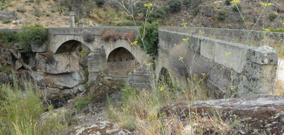 Le pont surplombant la rivière Côa