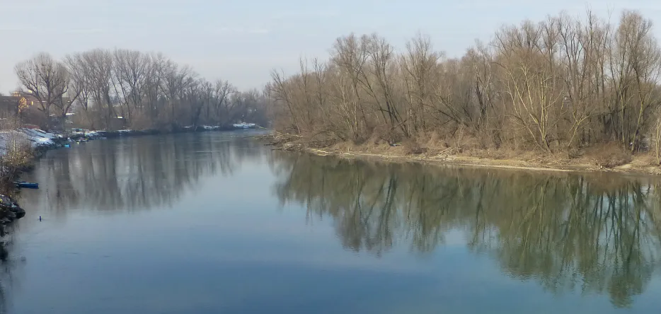 La rivière Adda en amont du pont de Lodi