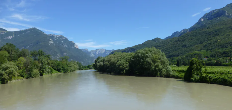 La vallée de l'Adige, près de de Rivoli Veronese La vallée de l'Adige, non loin de de Rivoli Veronese