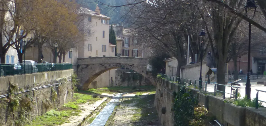 LThe current Napoleon Bridge, in Roquevaire