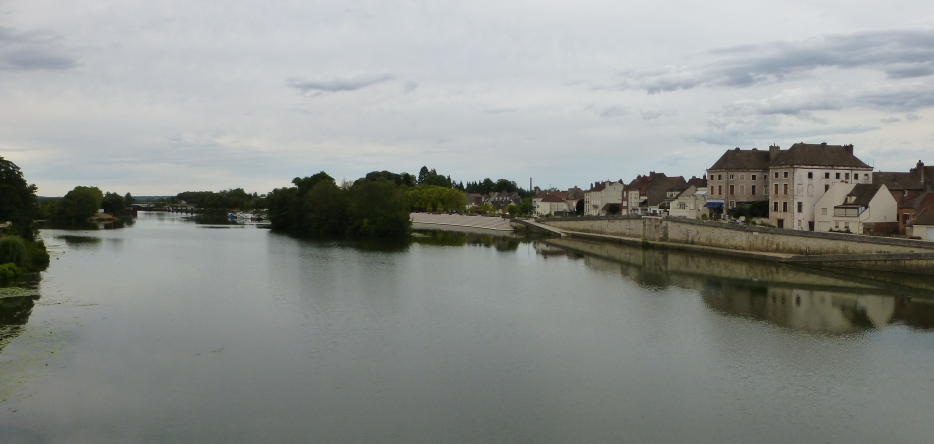 The river Saône in Seurre The river Saône in Seurre, Burgndy