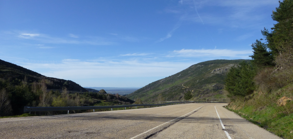 Vue vers le nord depuis les positions espagnoles, au sommet du col