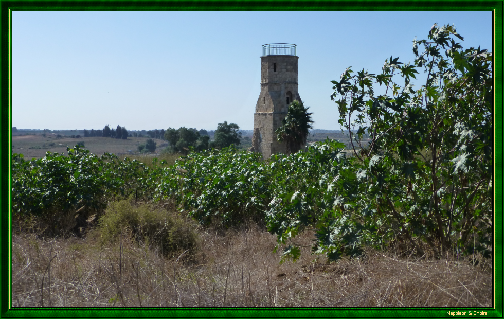 Ancien minaret à Ebneh