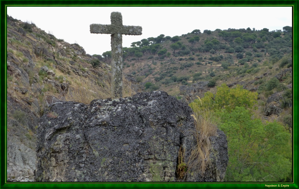 Croix surplombant la Côa