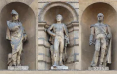 Statues de personnages de l'ère napoléonienne